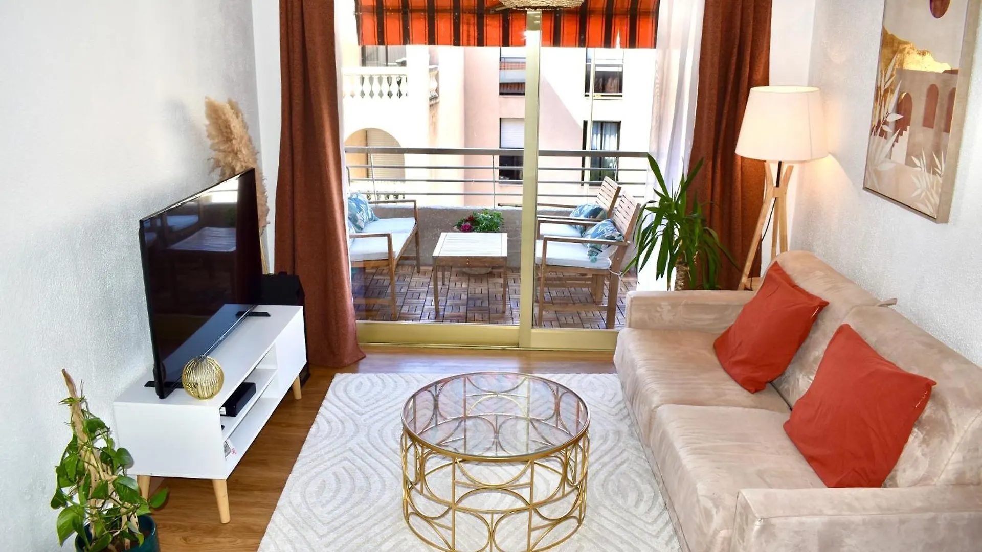 Charming Flat Close To Palais Des Festivals contacts